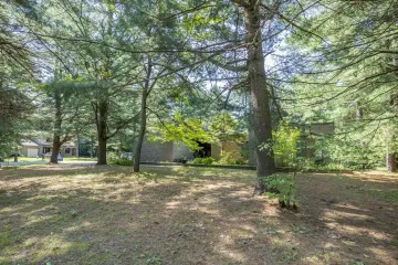 2530-Rue-du-Bourgogne-Saint-Lazare-QC_02