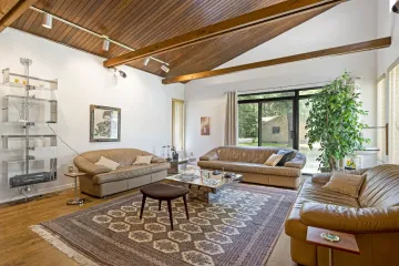2530-Rue-du-Bourgogne-Saint-Lazare-QC_30